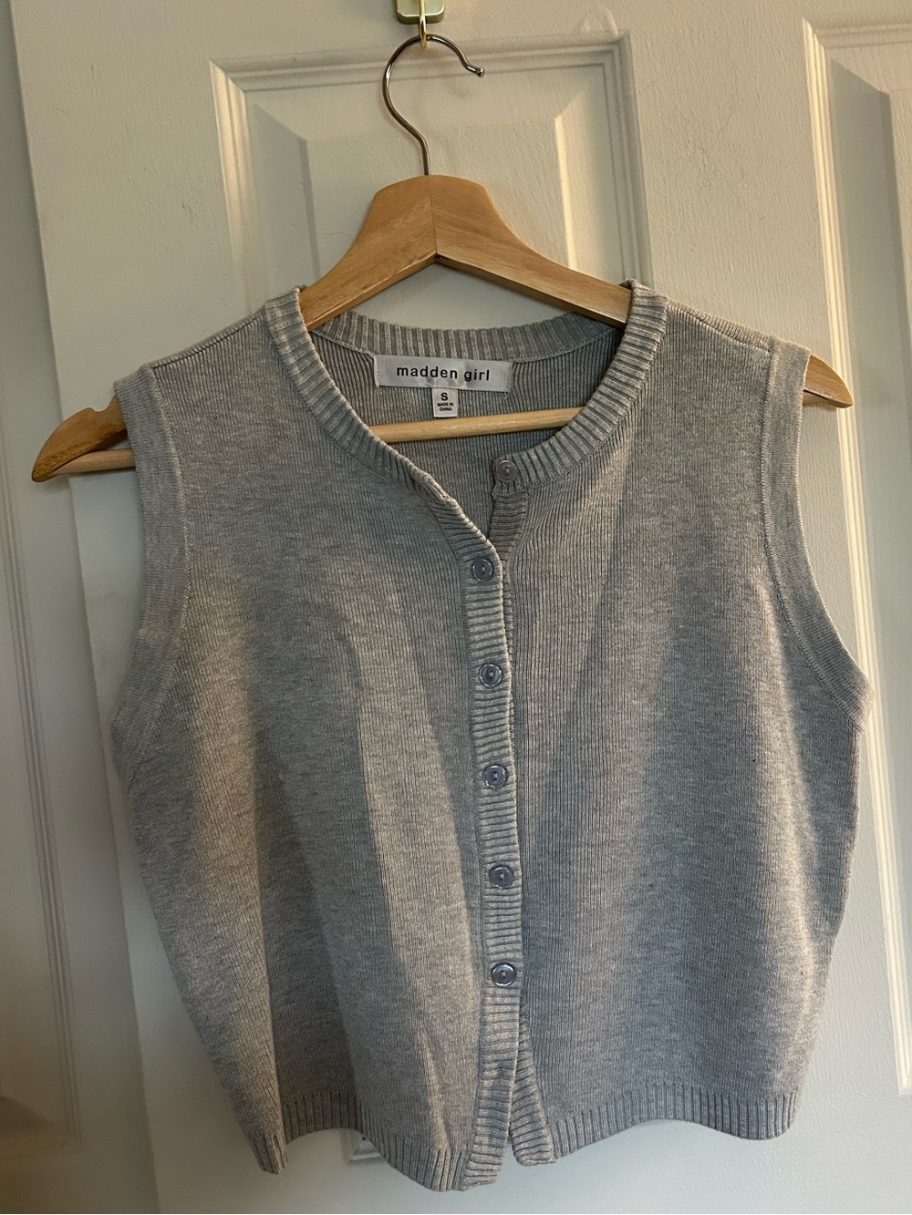 Madden Girl Gray Sleeveless Button-Up Knit Vest